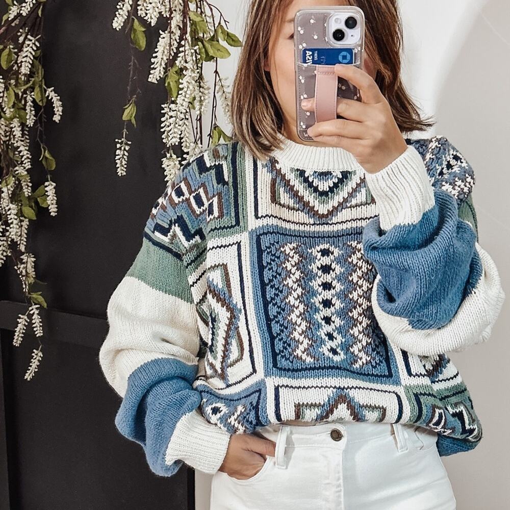 VINTAGE Van Heusen Patterned Oversized Sweater. XL